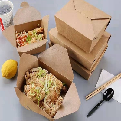 El restaurante de papel al por mayor saca la comida de la caja para ir envase